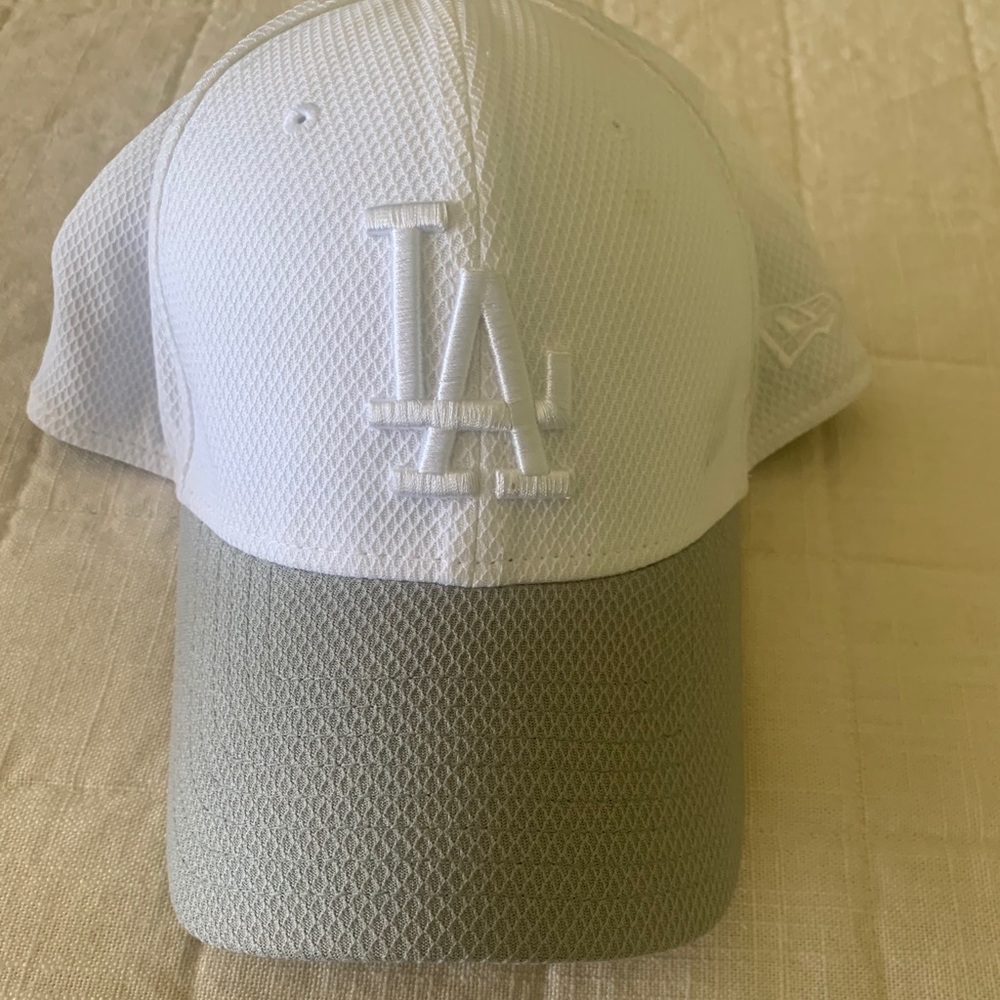 Men’s fitted White Dodger hat